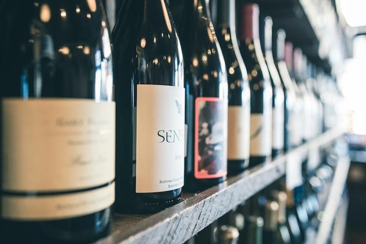Les 5 erreurs que font les amateurs en dégustant un vin