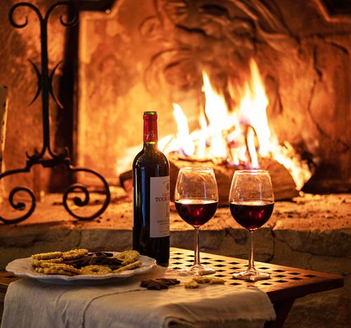 Les Meilleurs Vins Rouges pour l’Hiver : Confort et Chaleur